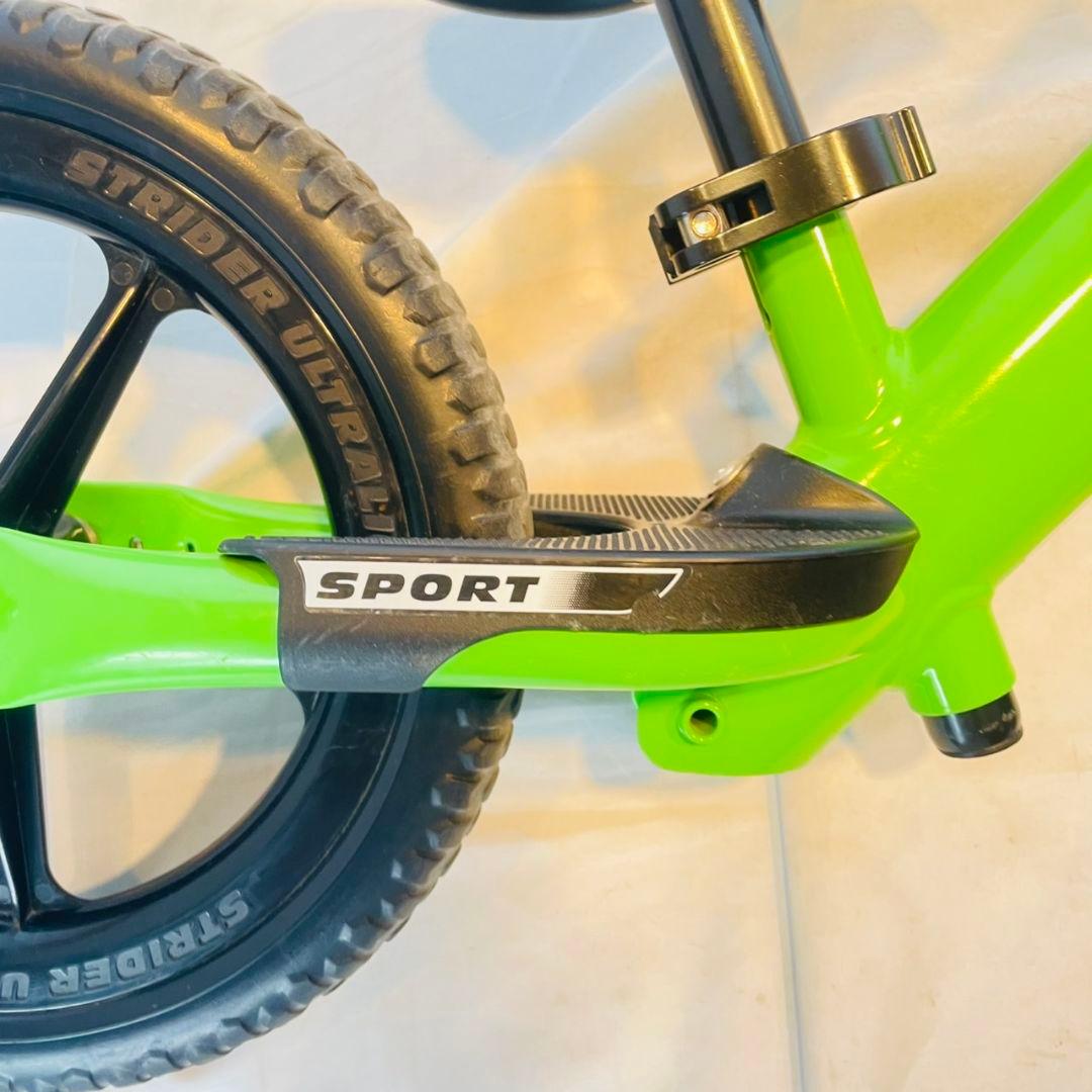 STRIDER スポーツモデルグリーン 12インチ　キックスタンド使用