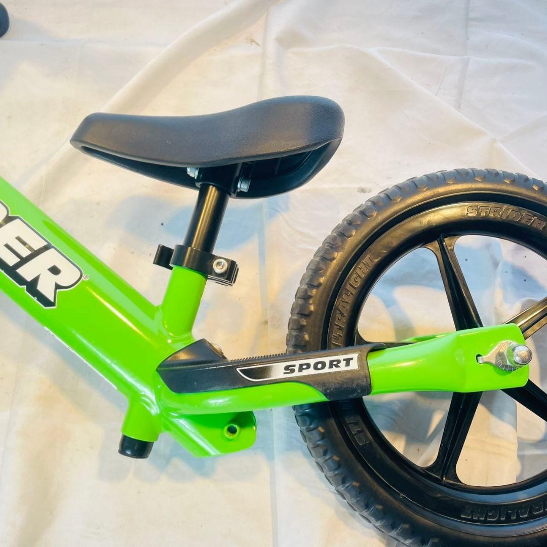 STRIDER スポーツモデルグリーン 12インチ　キックスタンド使用