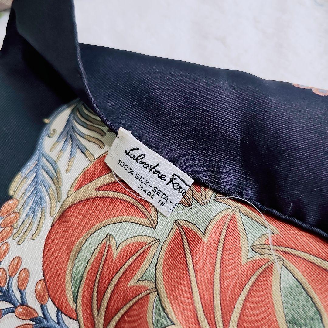 Salvatore Ferragamo　大判シルクスカーフ　ボタニカル花バード柄