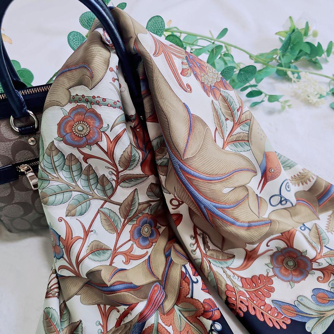 Salvatore Ferragamo　大判シルクスカーフ　ボタニカル花バード柄