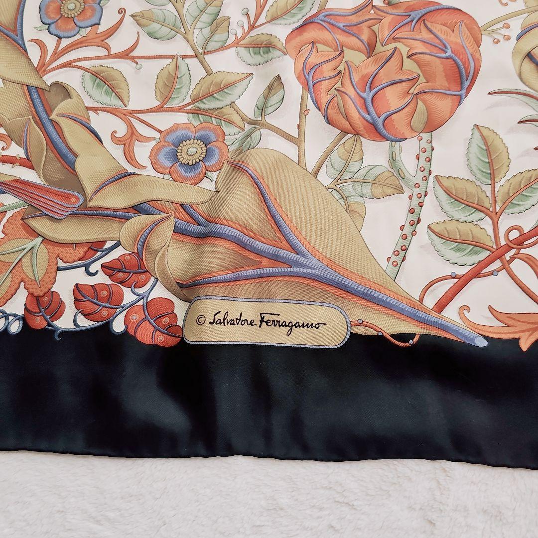 Salvatore Ferragamo　大判シルクスカーフ　ボタニカル花バード柄