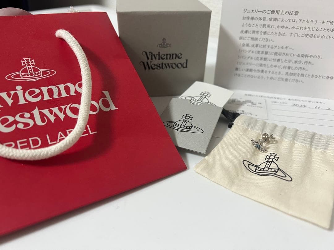 Vivienne Westwood オーブ型ピアス