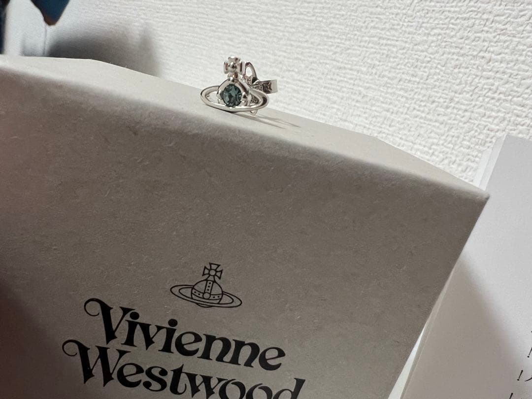 Vivienne Westwood オーブ型ピアス