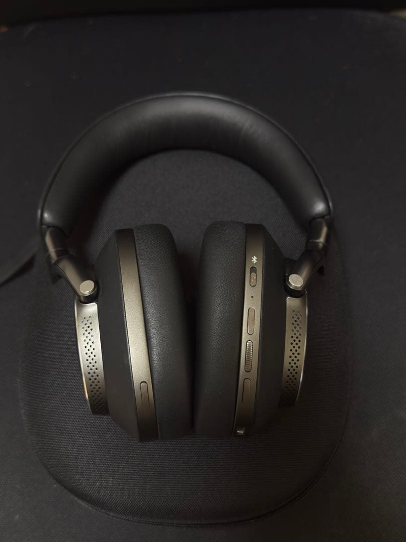 パ*イ様 Bowers & Wilkins px8