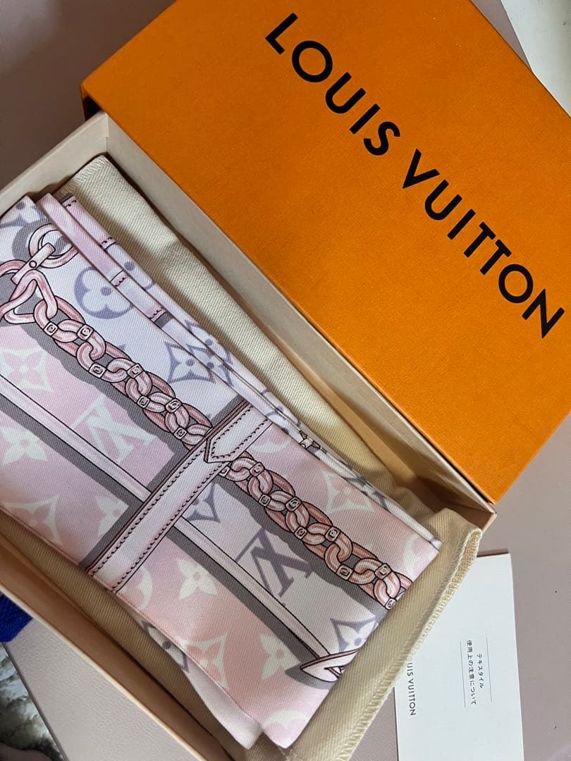 LOUIS VITTON バンドー・モノグラム コンフィデンシャル ピンク