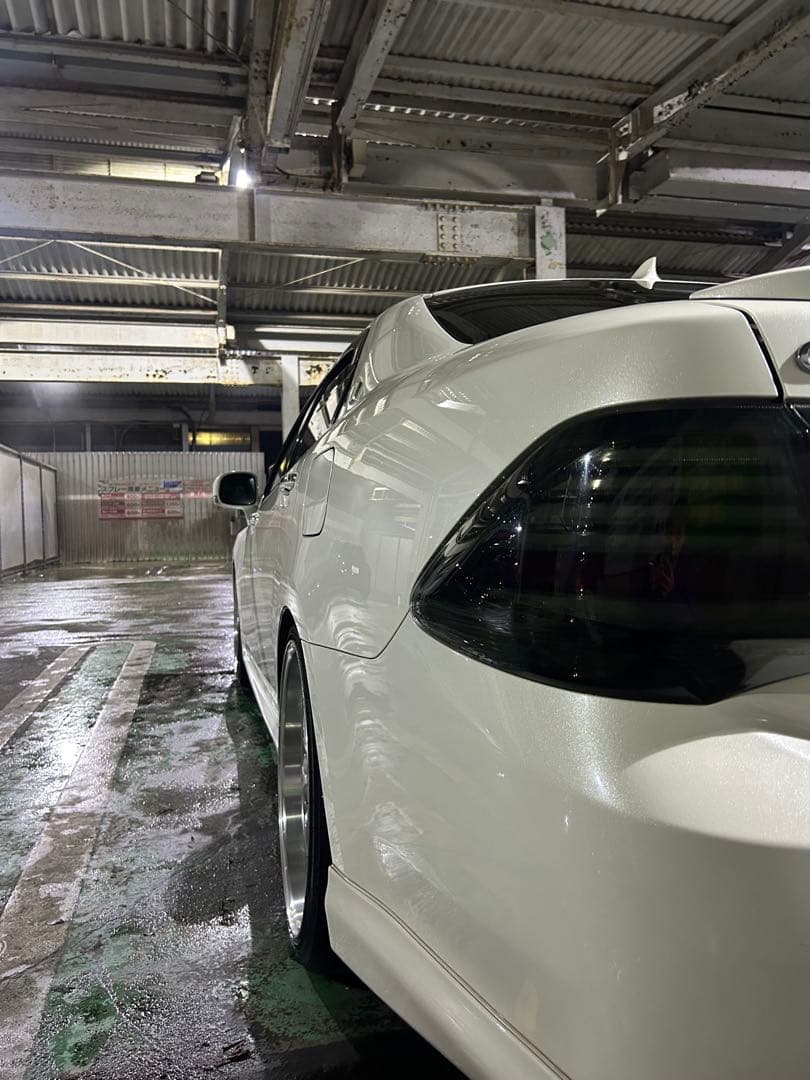 ヴァレンティ　スモークテール　200系クラウン　grs200