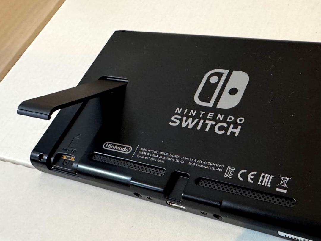【美品／ケース•画面保護シール付】Nintendo Switch