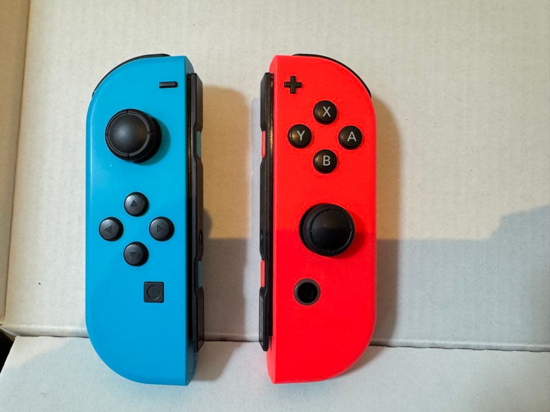 【美品／ケース•画面保護シール付】Nintendo Switch