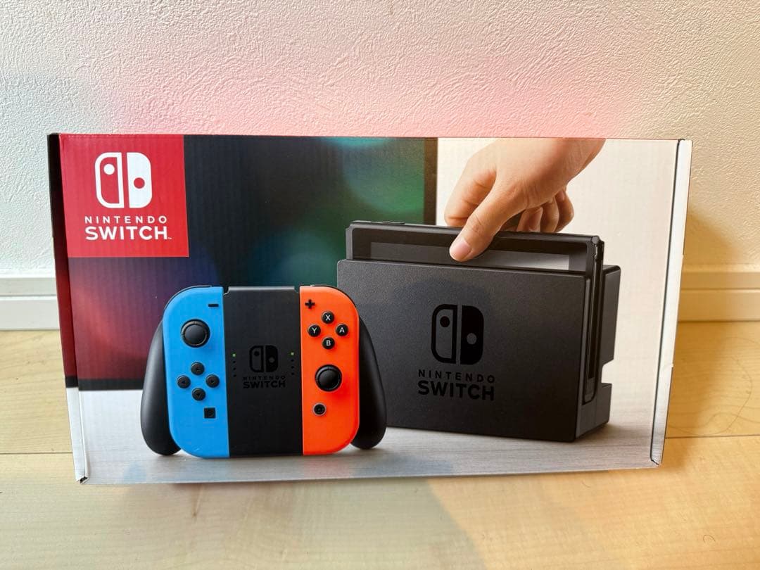 【美品／ケース•画面保護シール付】Nintendo Switch