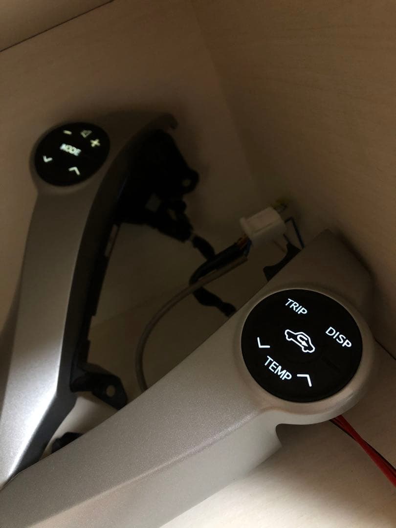 ZVW30 プリウス　前期　ステアリングスイッチ　LED打ち替え済み nog