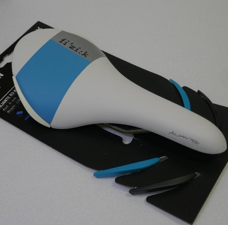 FIZIK サドル ALIANTE R3 TEAM EDITION