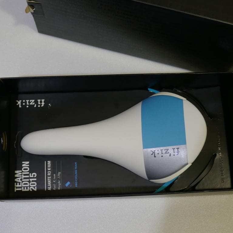 FIZIK サドル ALIANTE R3 TEAM EDITION