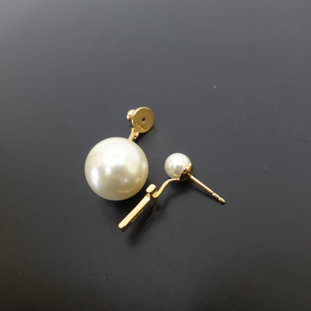 Dior ピアス　パール　Tロゴ　トライバルピアス　イニシャル