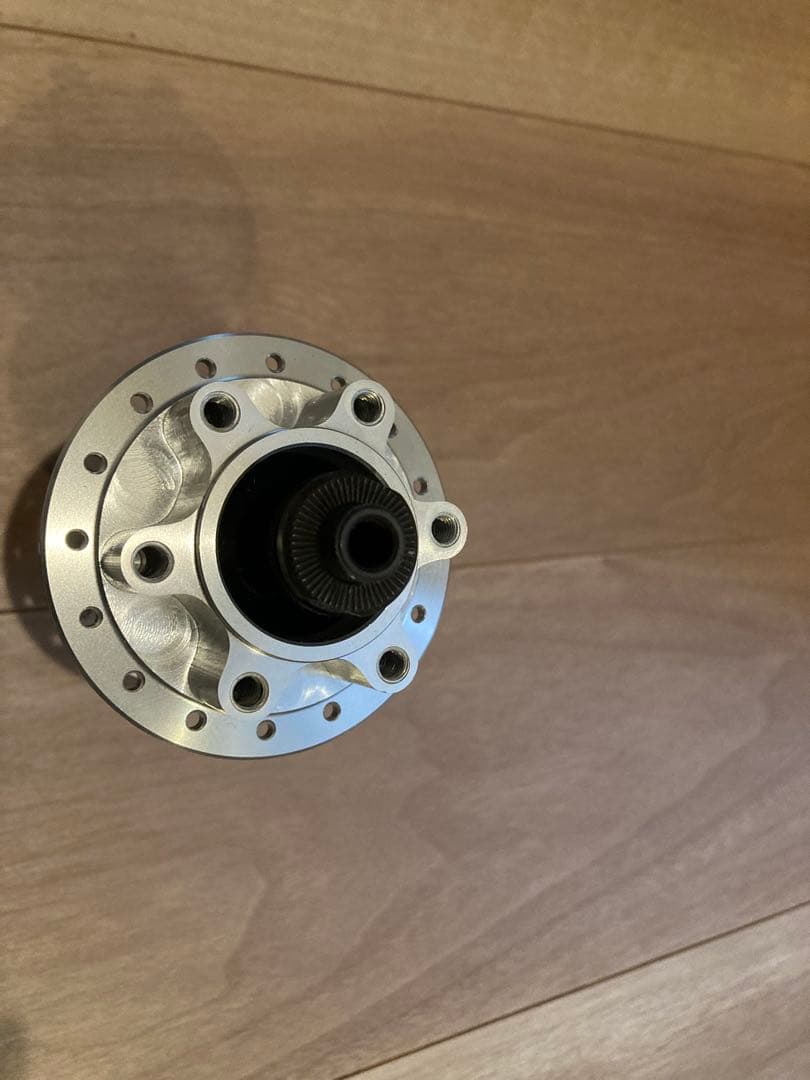 新品未使用ONYX DTswissリアハブ　135mm surly