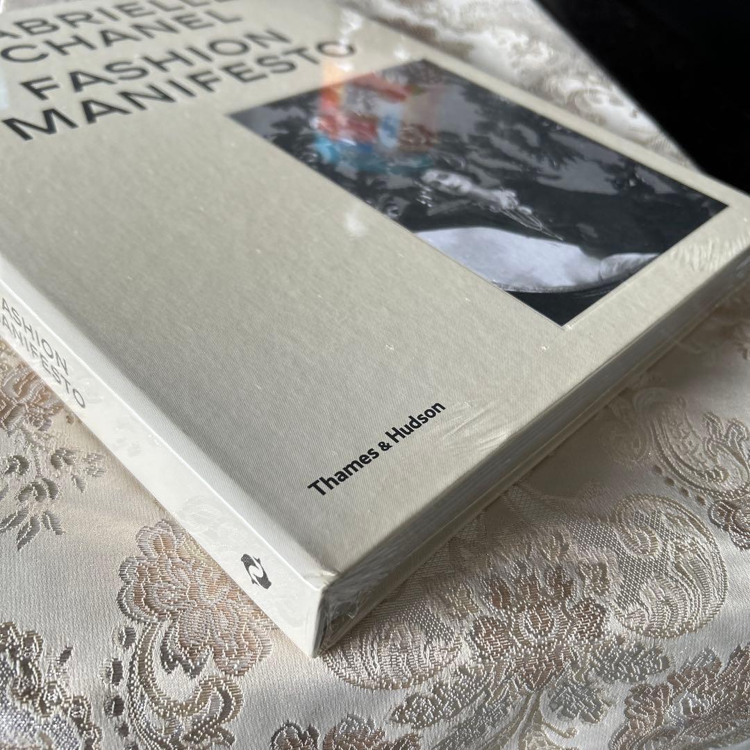 【未開封】シャネル（CHANEL） 洋書⭐️Fashion Manifesto