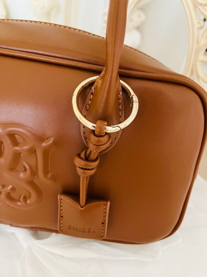 スナイデルエンボスロゴバッグブラウン美品