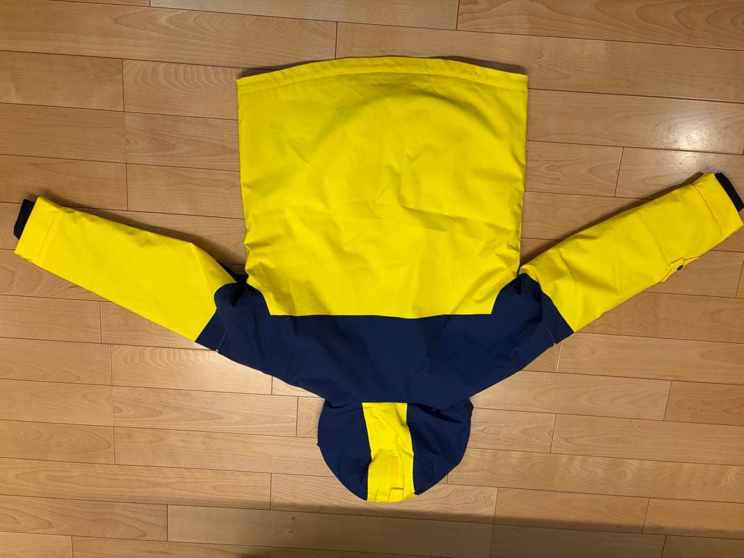 スキーウェア　オンヨネ　新品　黄色ベース