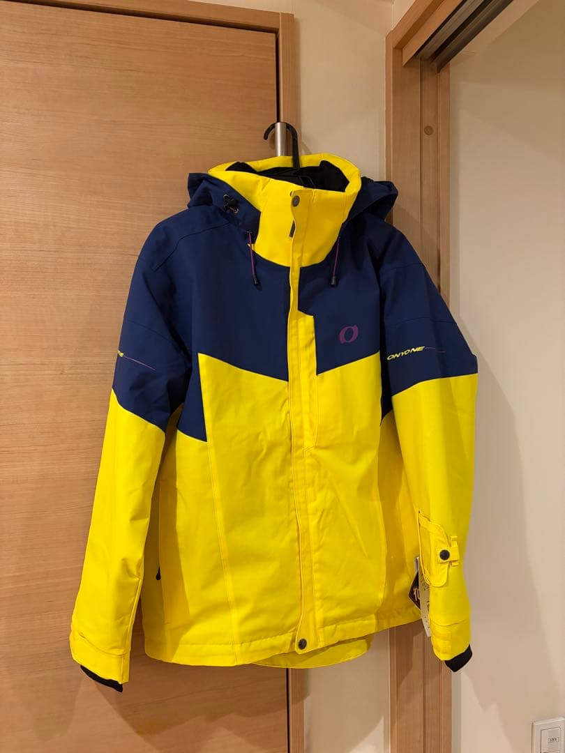 スキーウェア　オンヨネ　新品　黄色ベース