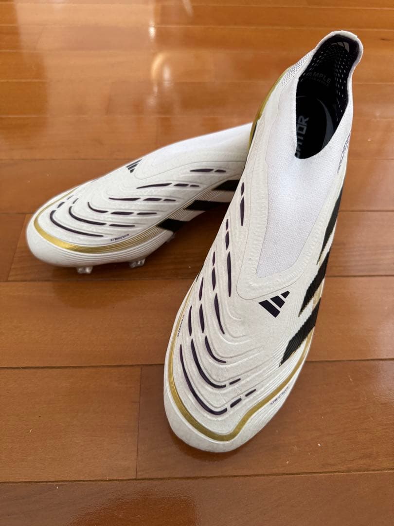 adidas PREDATOR ELITE LACELESS サッカー　スパイク