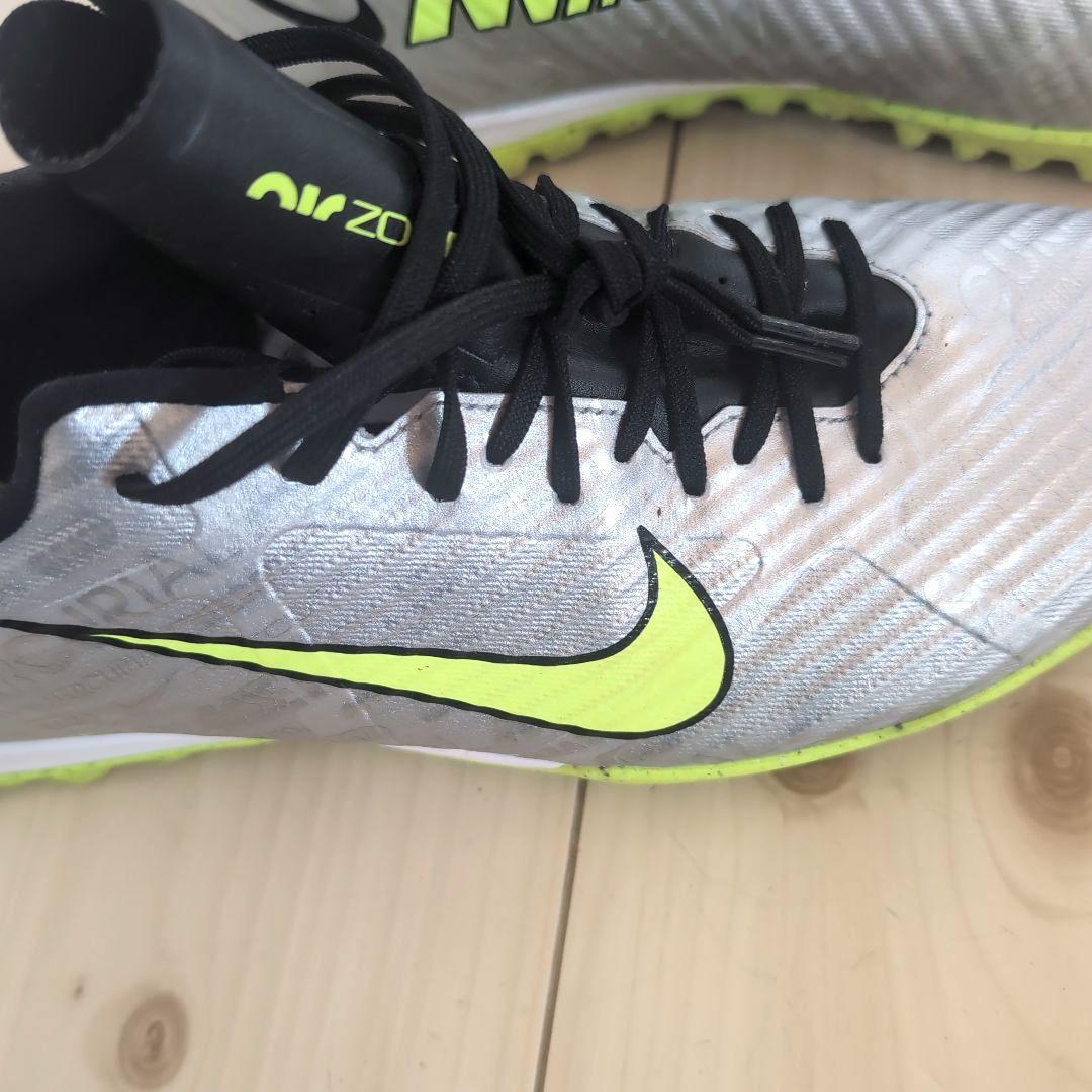 Nike サッカートレーニングシューズ シルバー/ライムグリーン