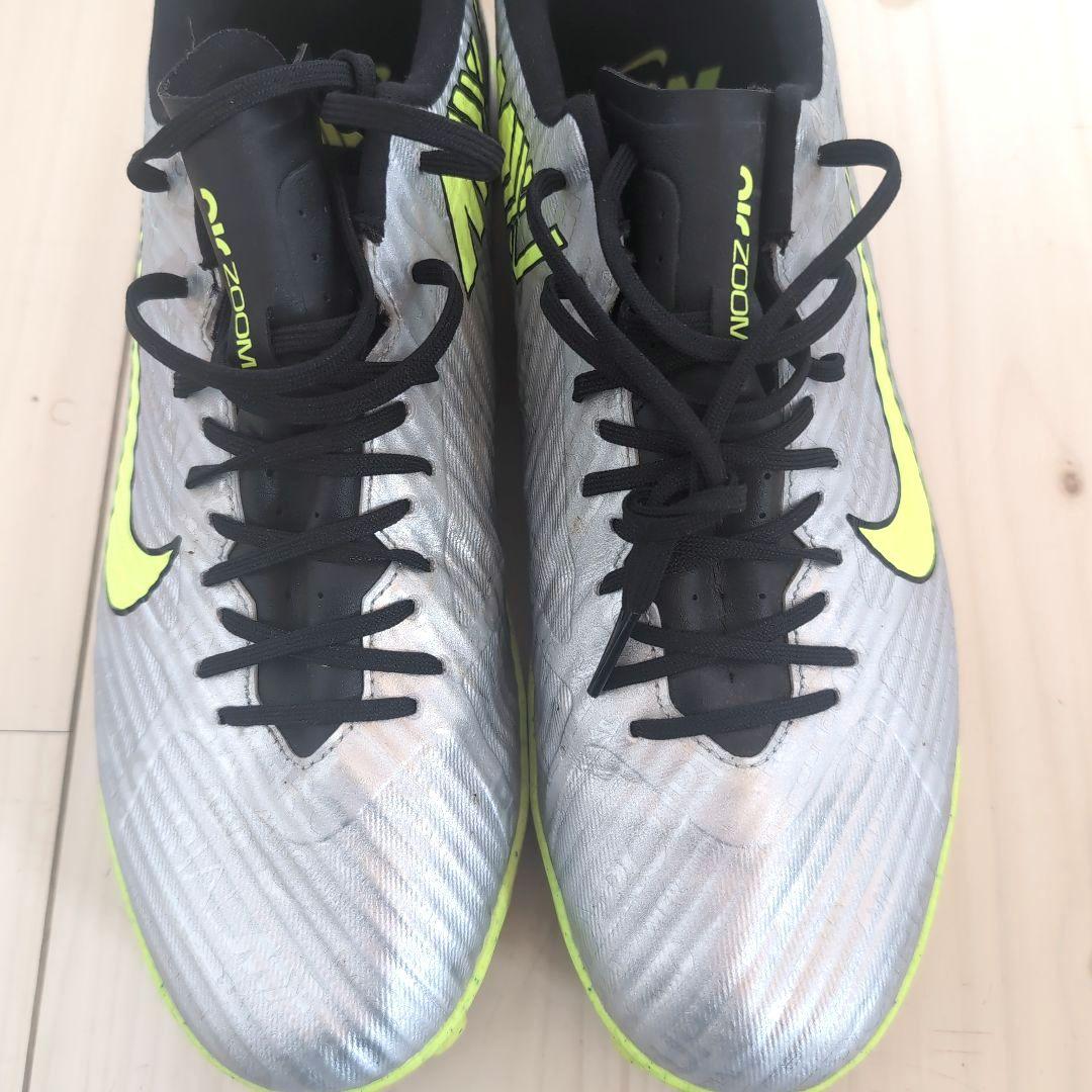 Nike サッカートレーニングシューズ シルバー/ライムグリーン