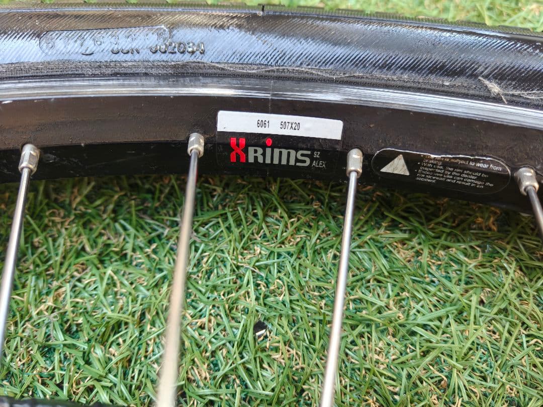 24×2.125 インチのXRIMSホイールセット