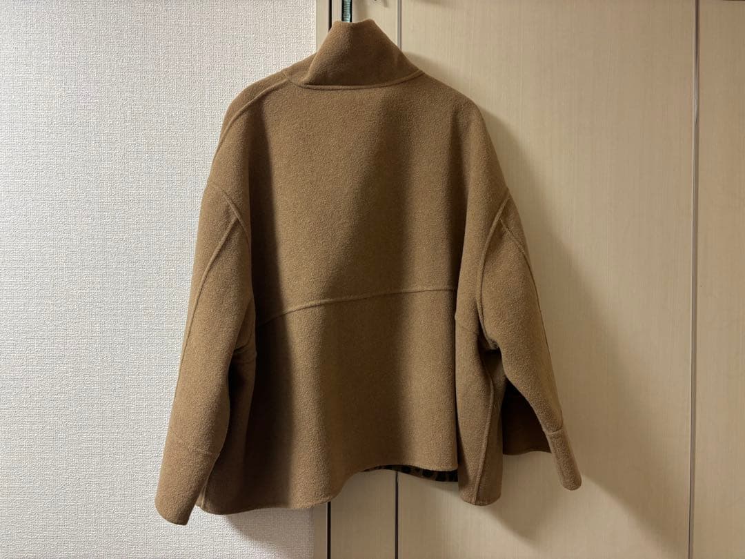 SHIPS any リバー スタンドカラー ポンチョ ショート コート キャメル