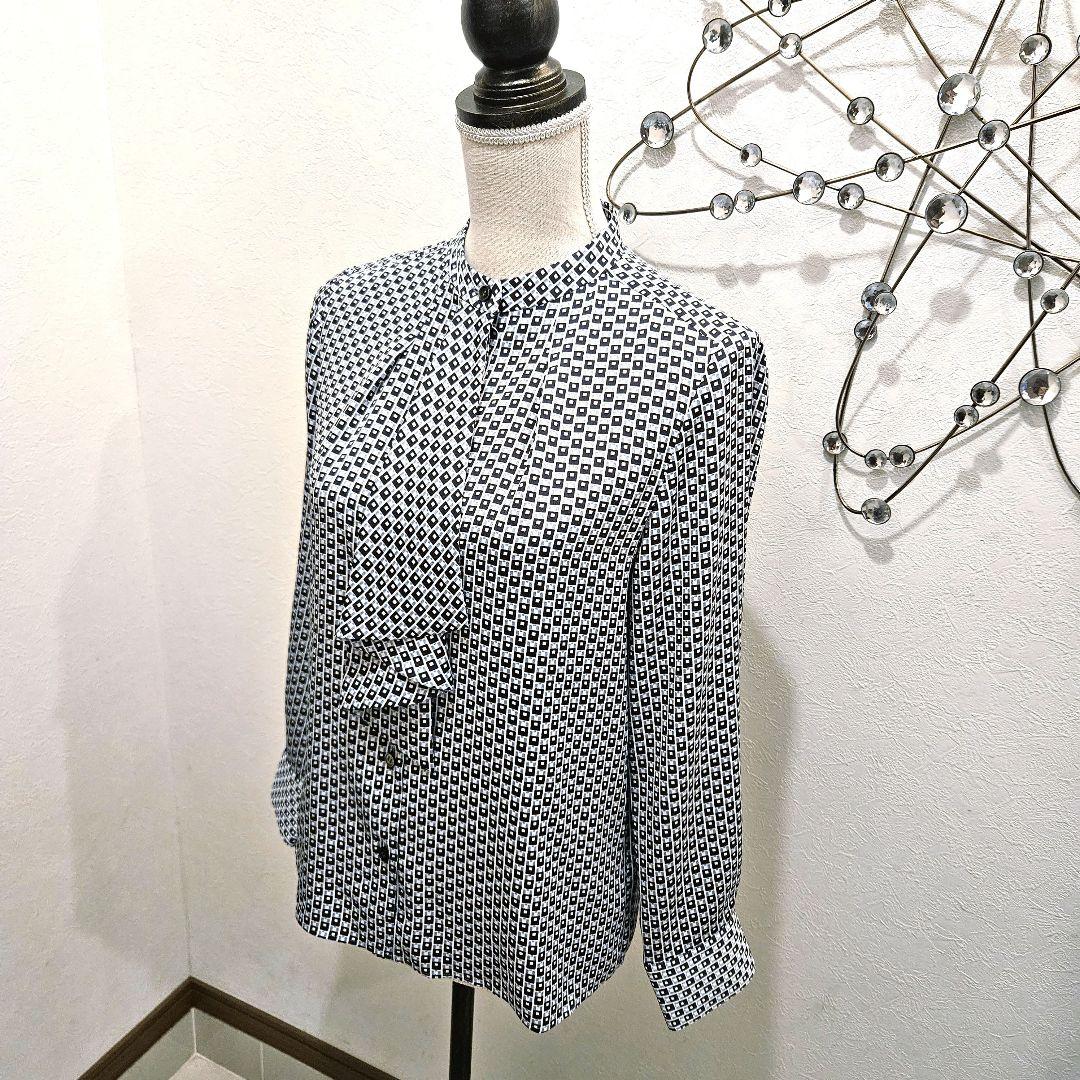 試着のみ✨アンタイトル25SS季完売品✨スクエア柄 ラッフルブラウス