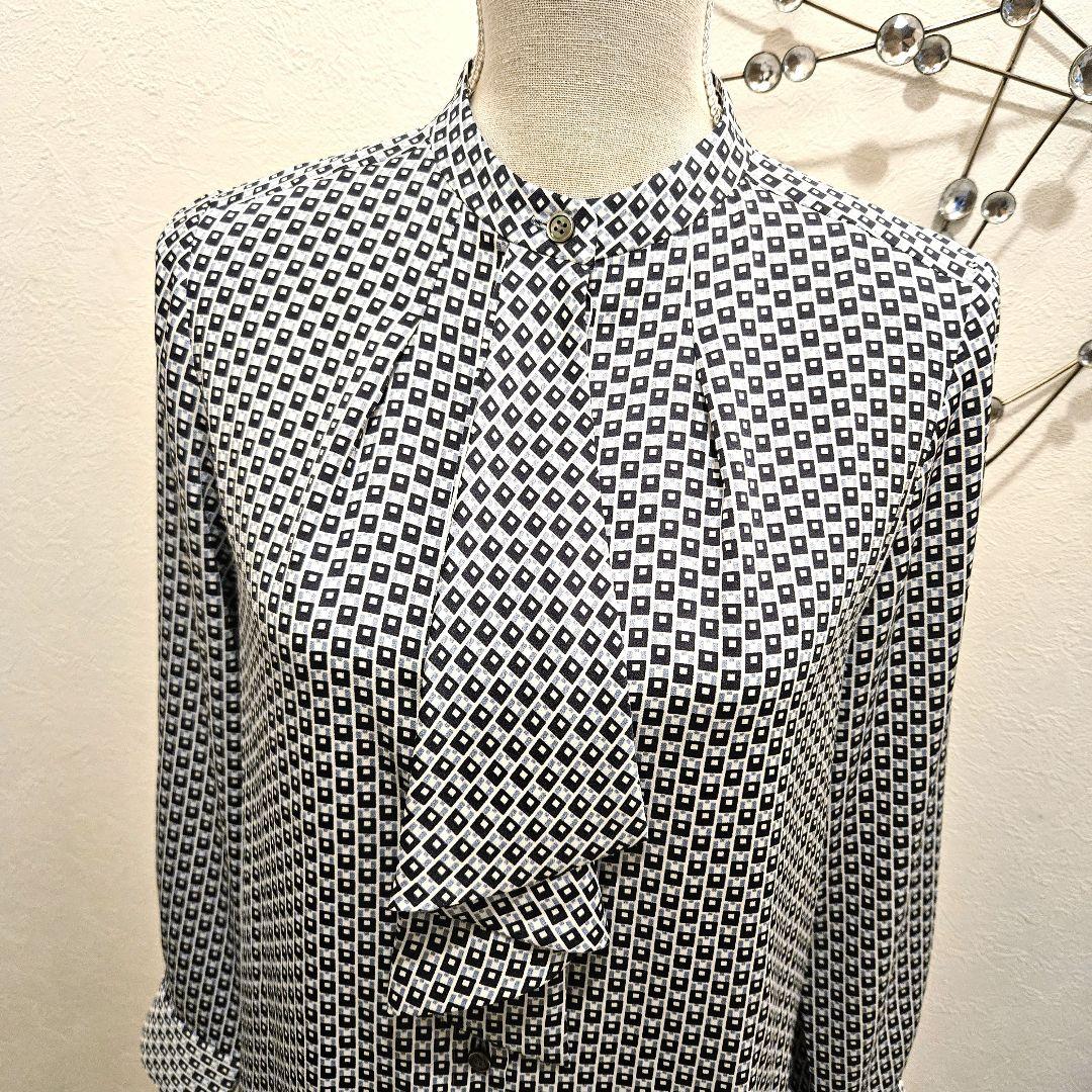 試着のみ✨アンタイトル25SS季完売品✨スクエア柄 ラッフルブラウス
