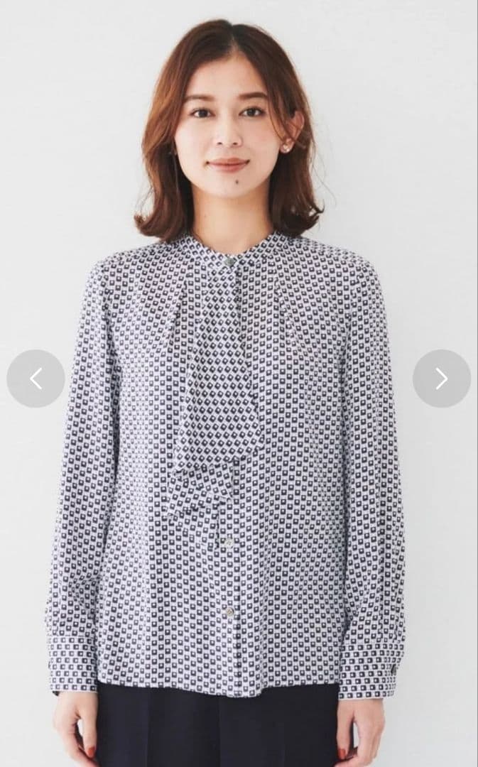試着のみ✨アンタイトル25SS季完売品✨スクエア柄 ラッフルブラウス