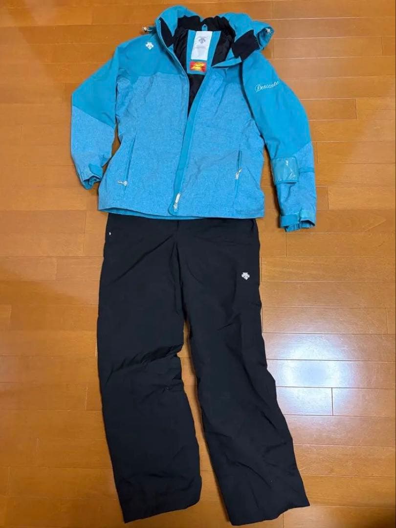 Descente スキーウェア 青黒 女性用　上下セット