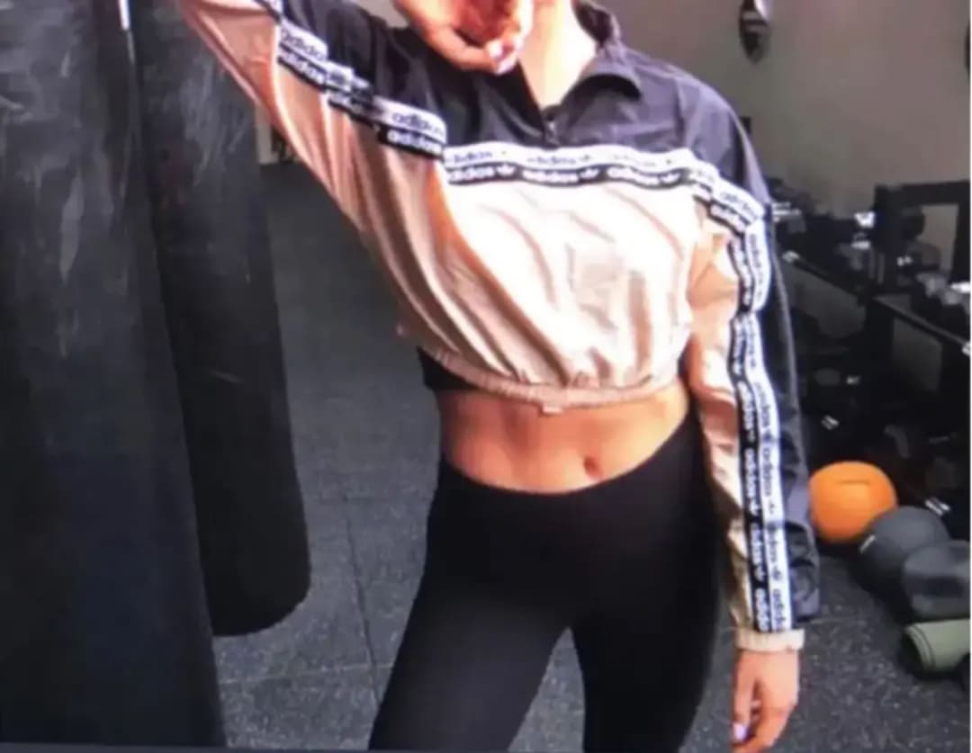 adidas クロップドフーディー【CROPPED SHIRT】新品未使用