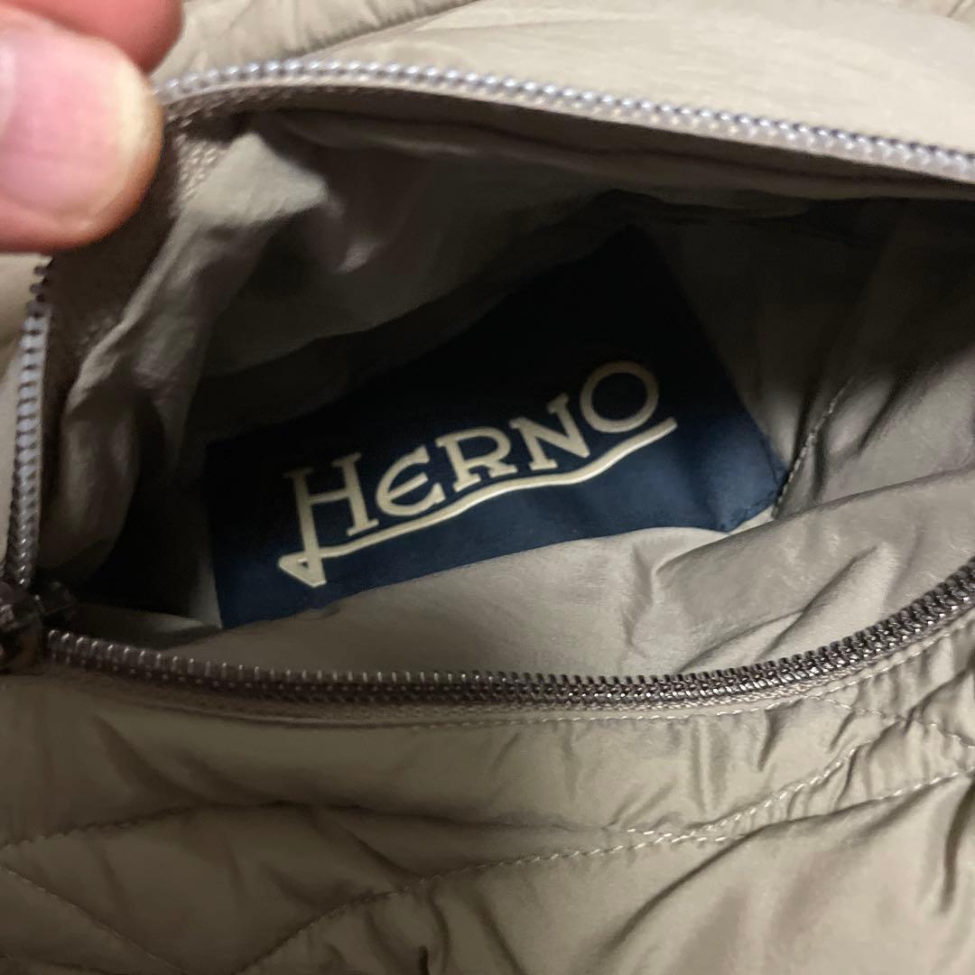 ヘルノ　ダウンベスト リバーシブル　ネイビー　ベージュ　最終値引きしました