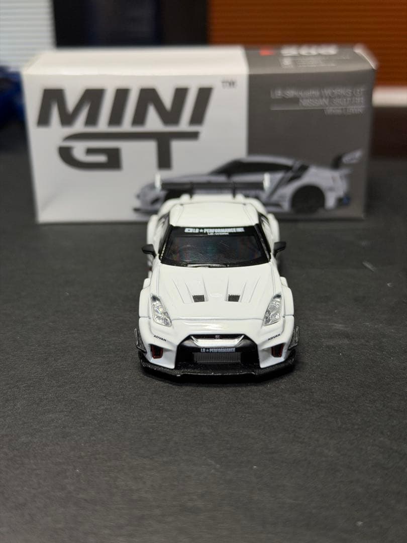MINI GT LB★WORKS NISSAN 35GT R