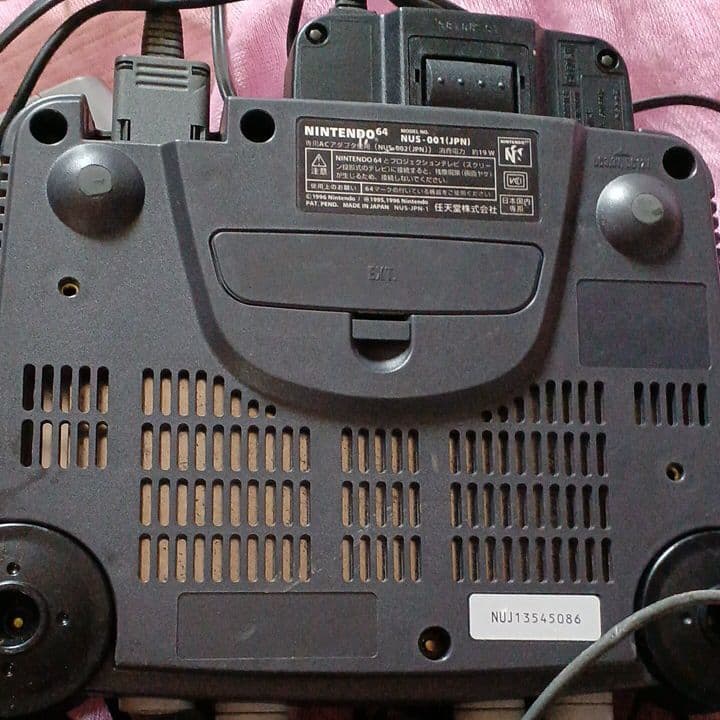 ピカチュウVRSニンテンドー64