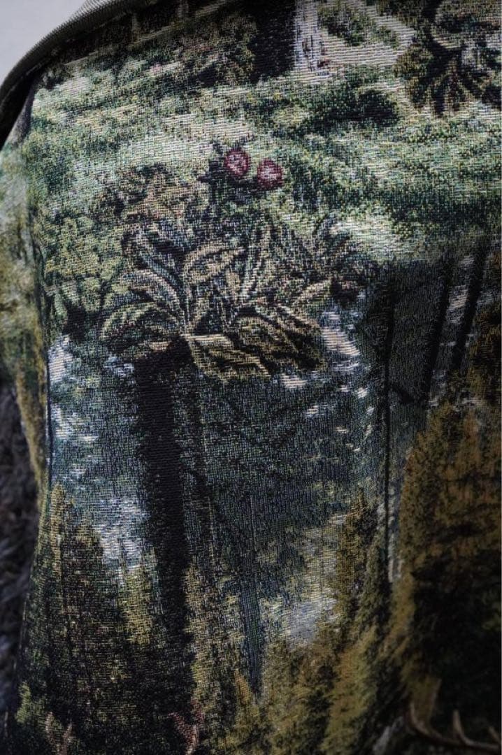 BLESS N°80 Sleeveliner .Ancient Forest