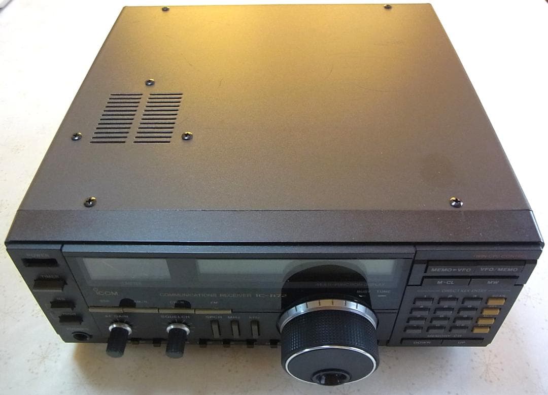 ICOM IC-R72 受信機　(100KHz～30MHz）