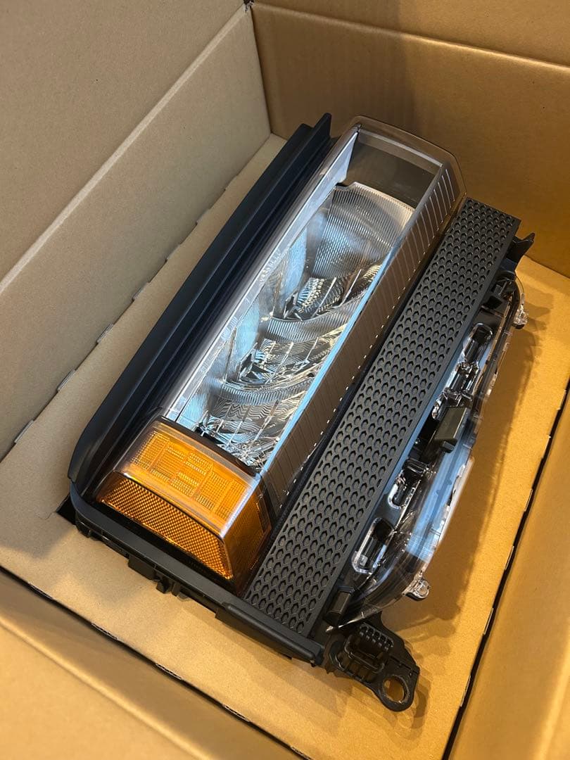 【新品】ランドクルーザー　250VX ヘッドライト　角目　左右セット