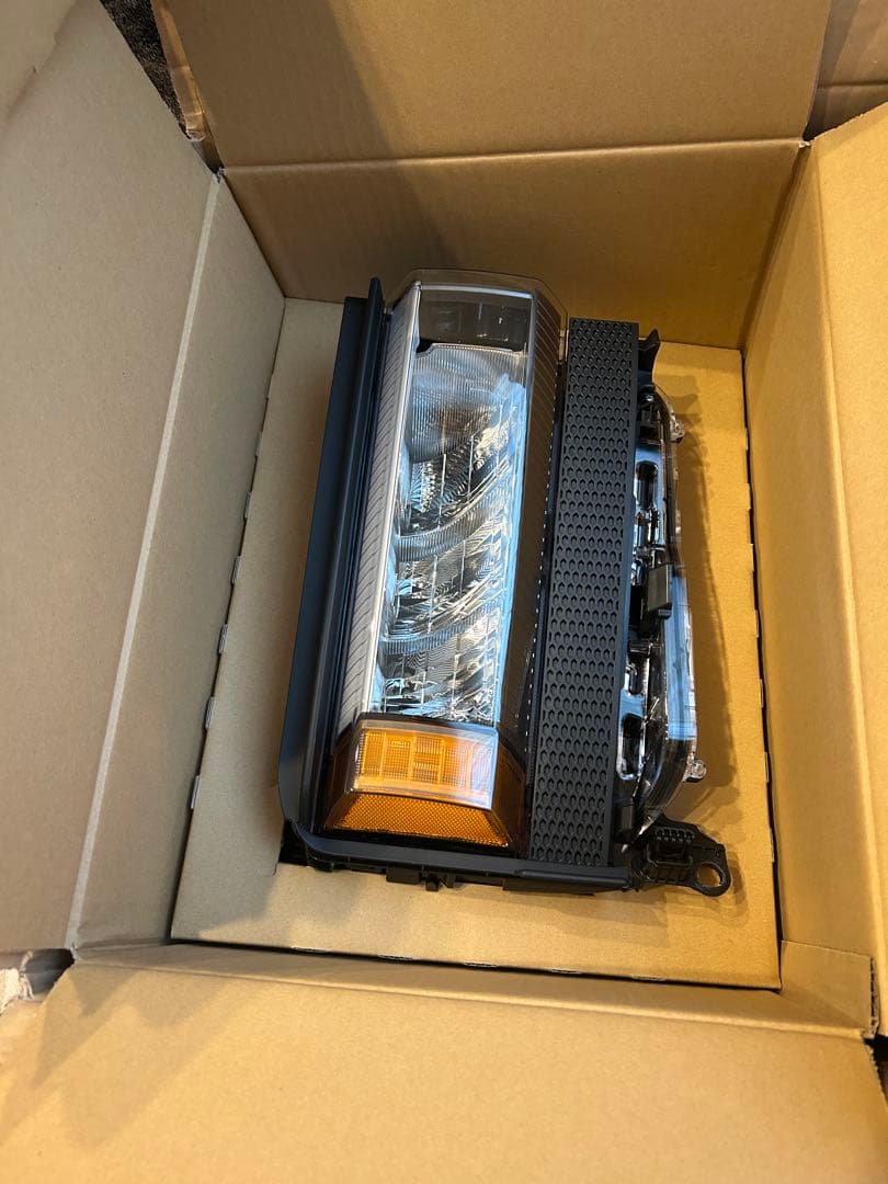 【新品】ランドクルーザー　250VX ヘッドライト　角目　左右セット