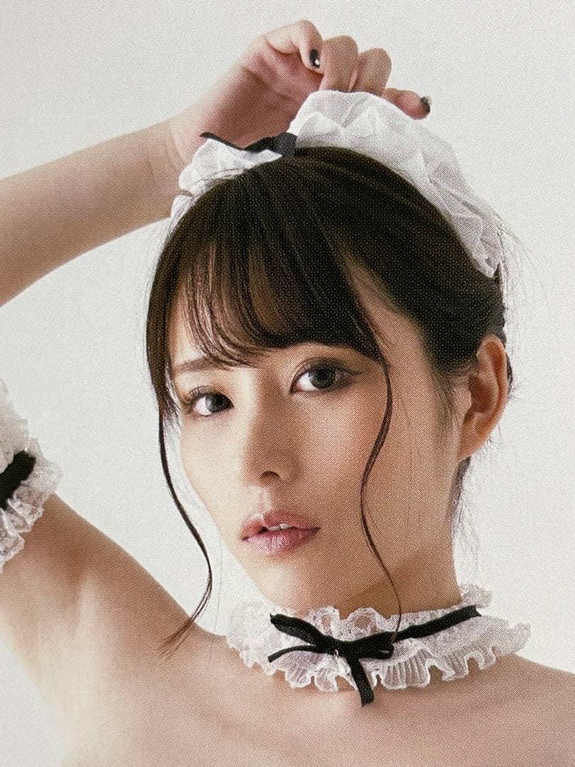大人気激レア【裁断済み】　伊藤舞雪　プレミアムヌード•ポーズブック