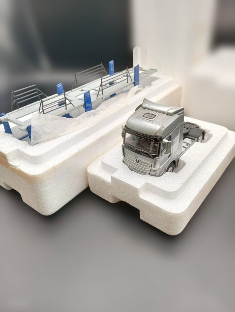 MINI GT 1/64 メルセデス・ベンツ アクトロス