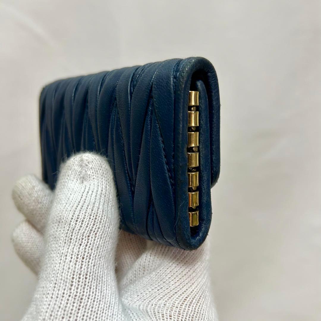 鑑定済　miumiu マトラッセ　6連　キーケース　レザー　革　ネイビー　紺色