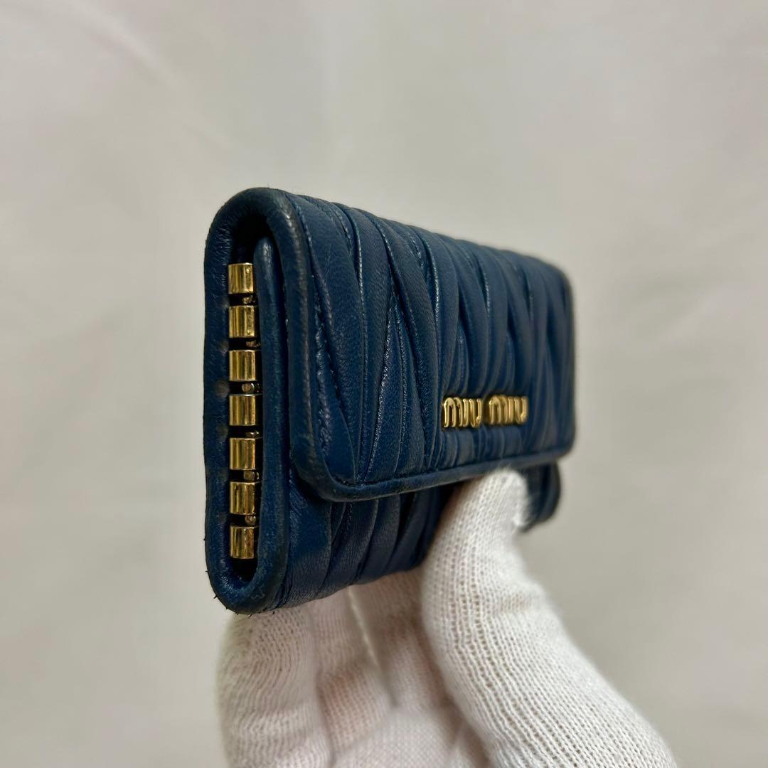 鑑定済　miumiu マトラッセ　6連　キーケース　レザー　革　ネイビー　紺色