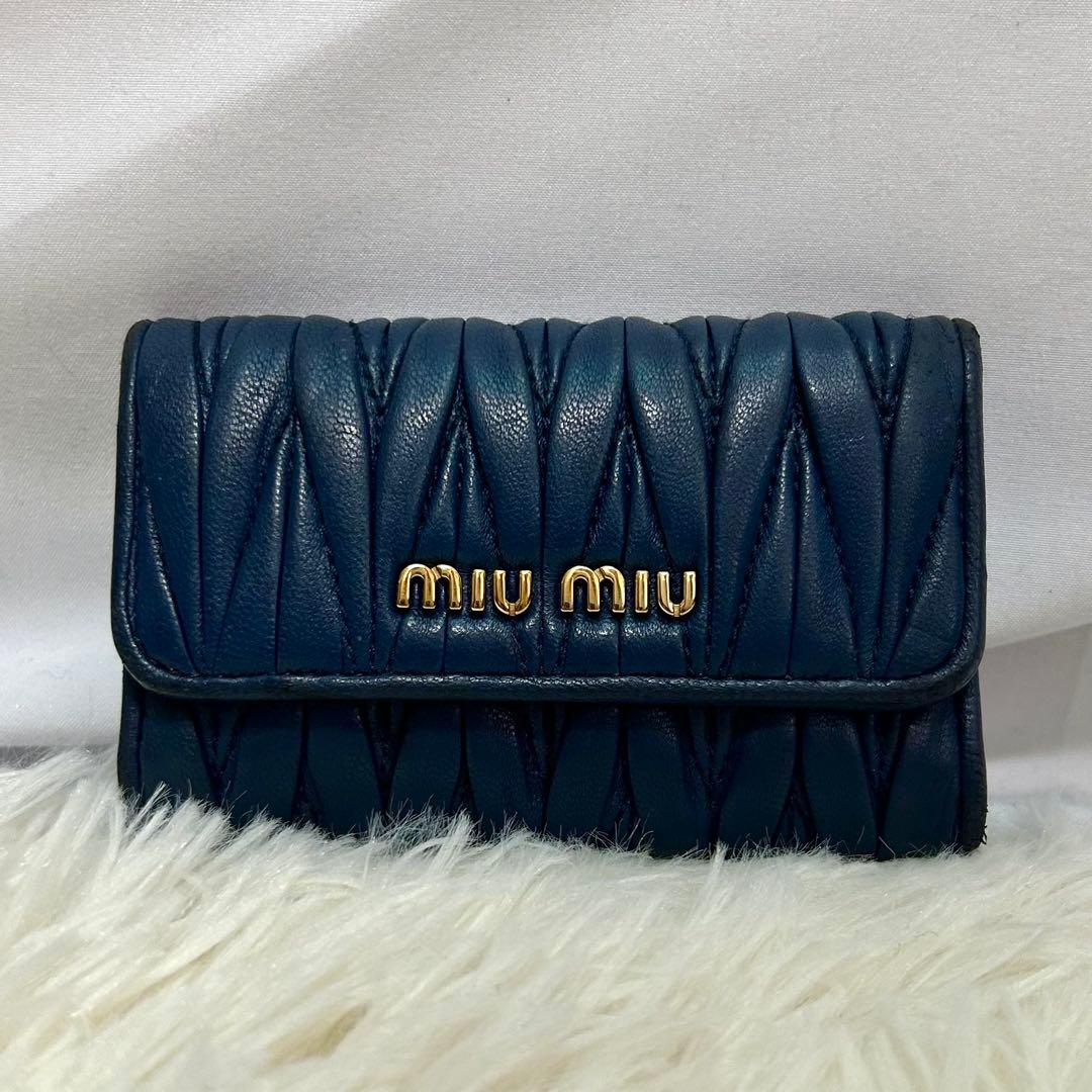 鑑定済　miumiu マトラッセ　6連　キーケース　レザー　革　ネイビー　紺色