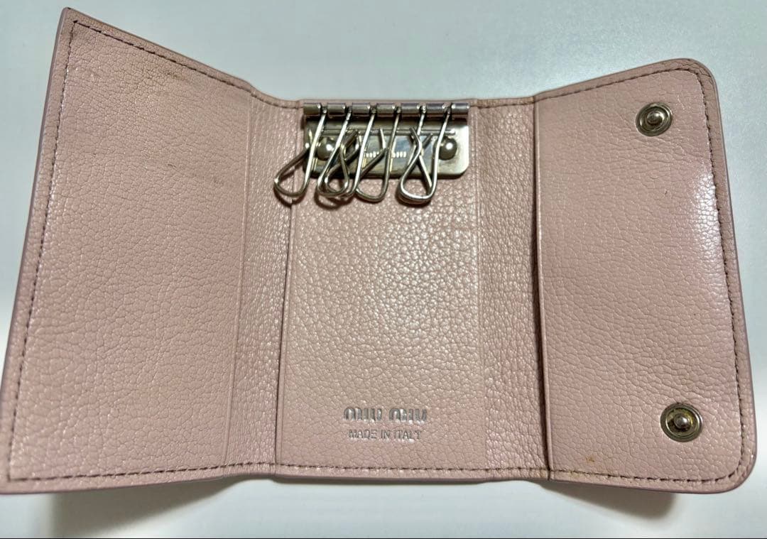 miu miu マドラスパール レザーキーケース