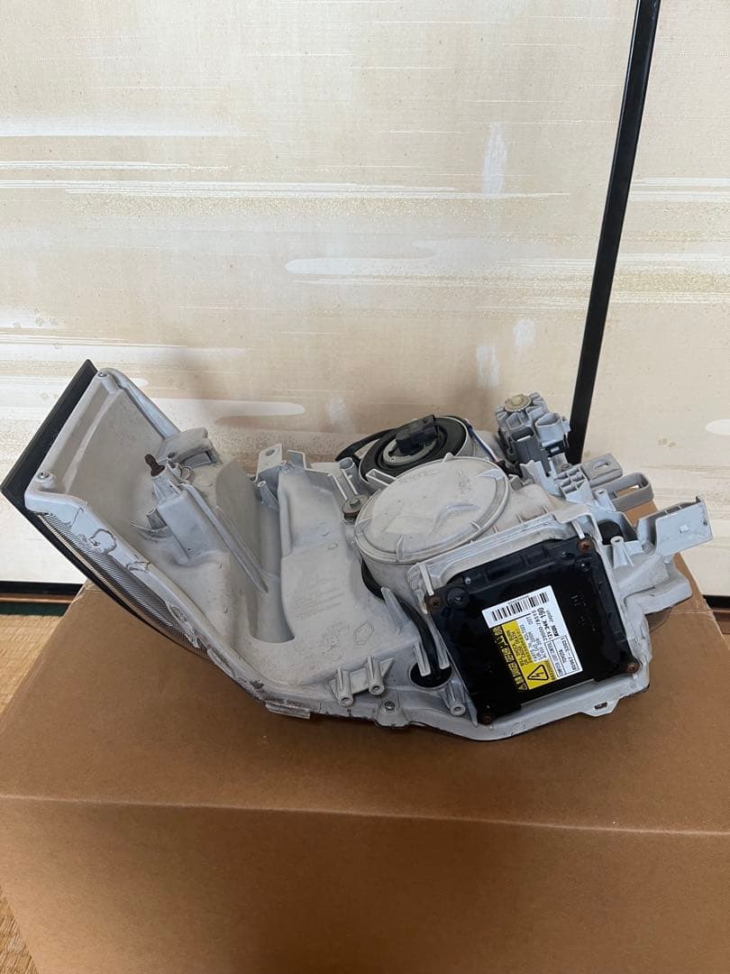 ハイエース3型純正HIDヘッドライト