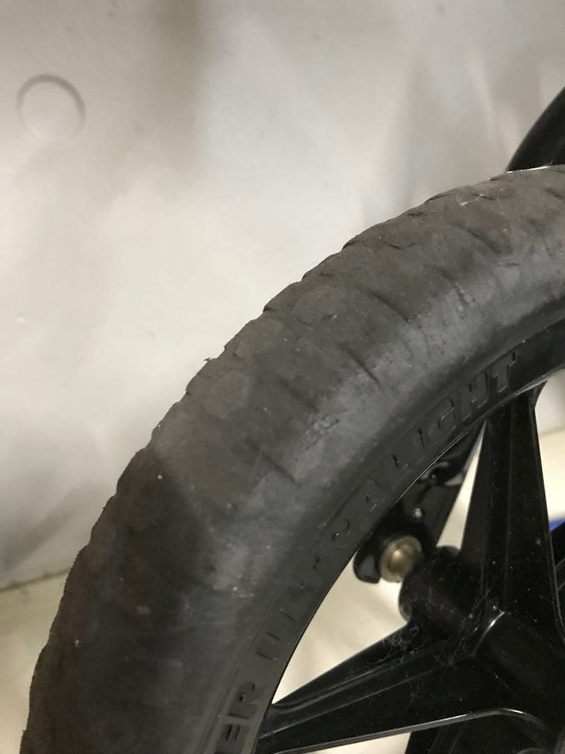 ストライダー スポーツモデル 12インチ イエロー 日本正規品　スタンド付き