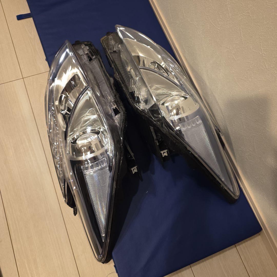 30 プリウス　前期　純正ヘッドライト　美品　左右セット