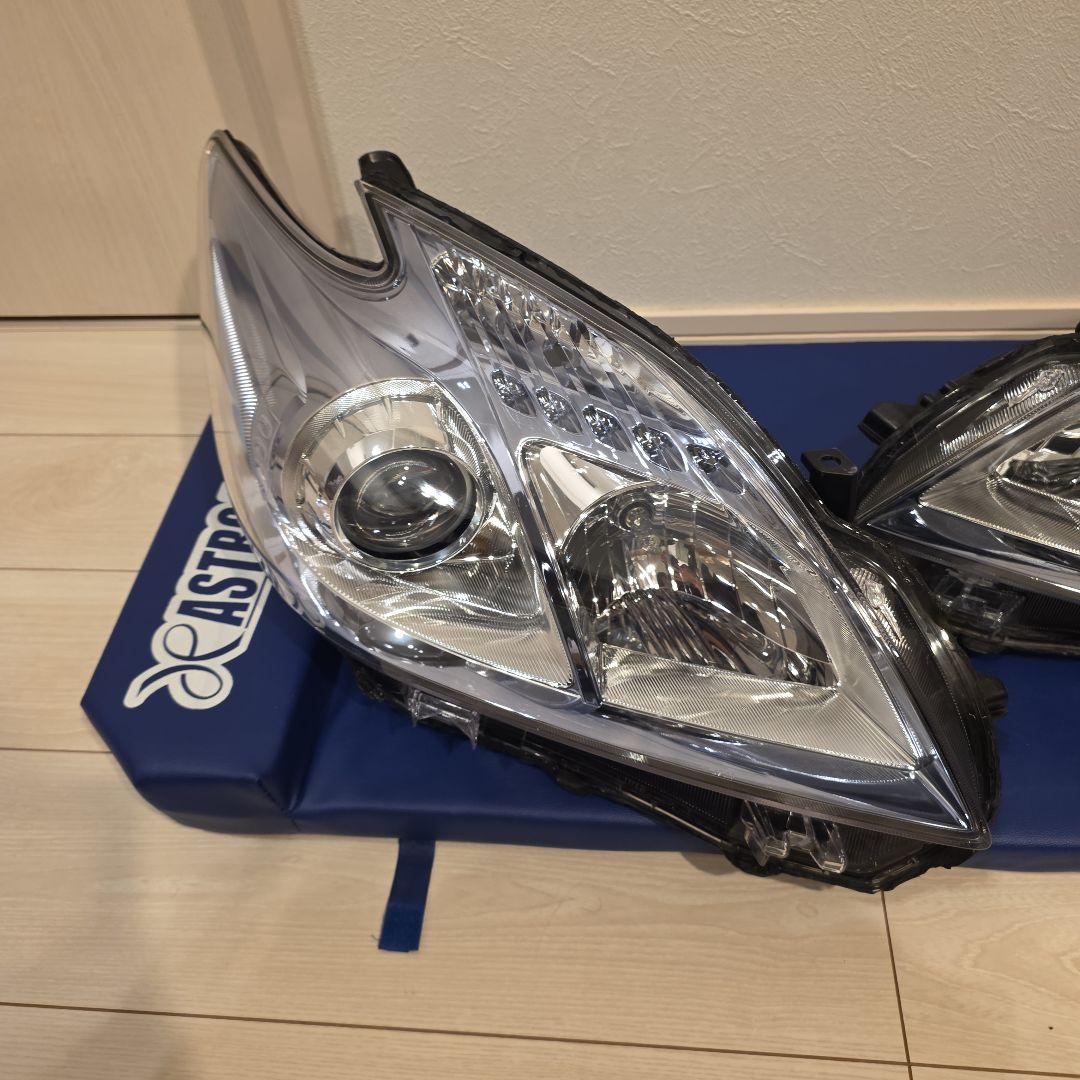 30 プリウス　前期　純正ヘッドライト　美品　左右セット