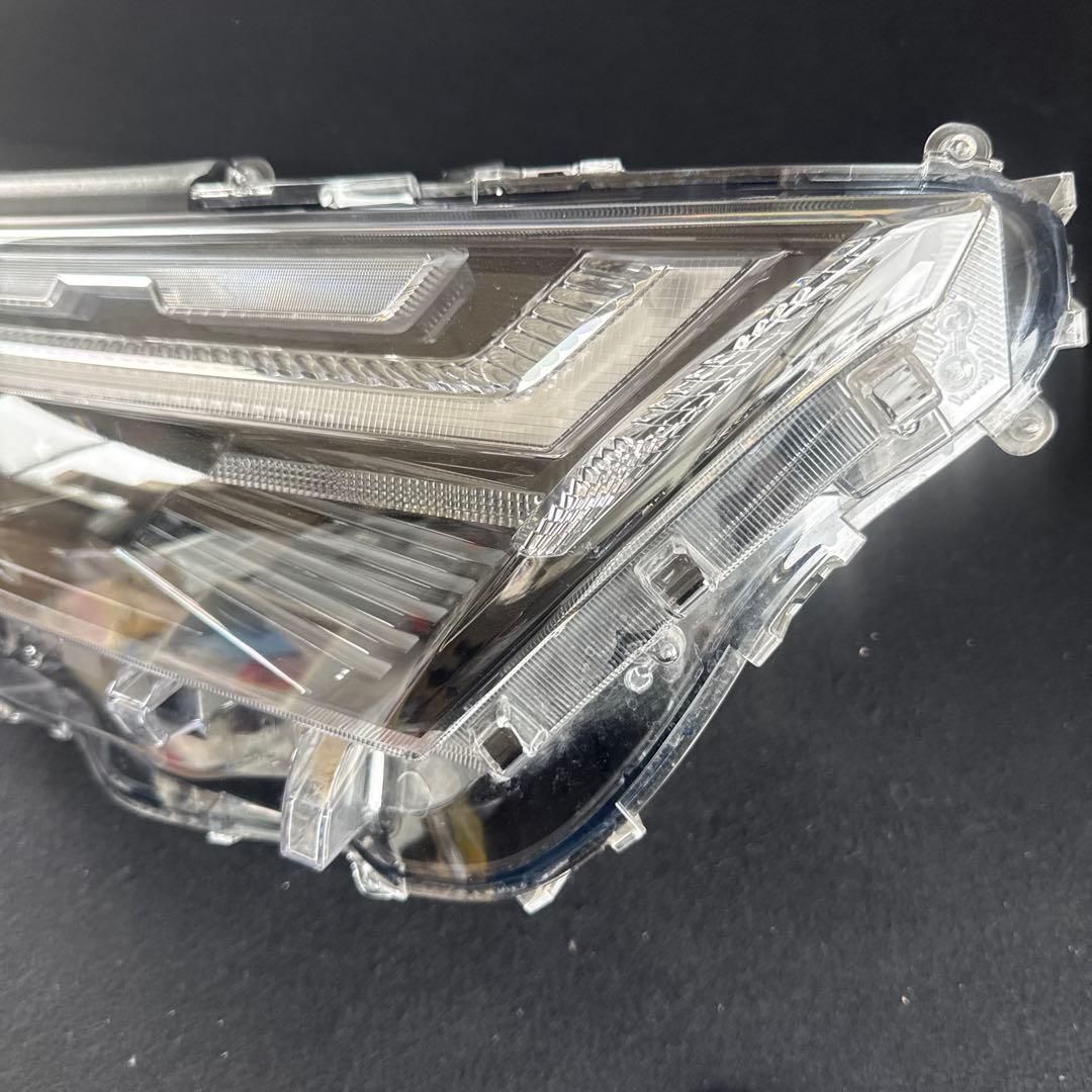 佐*藤様 LED AXAH54 RAV4ハイブリッド 右 ヘッドライト ジャンク